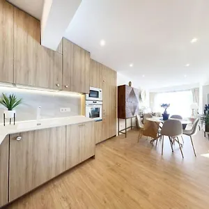 Bahia Luxurious Apartment, 3 Double Rooms, Free Parking, Terrace, Brand New Apartment