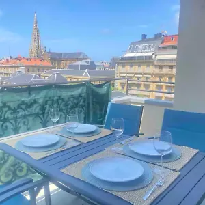 Mikain Terrace Cathedral View With Free Parking & Air Cond Apartment